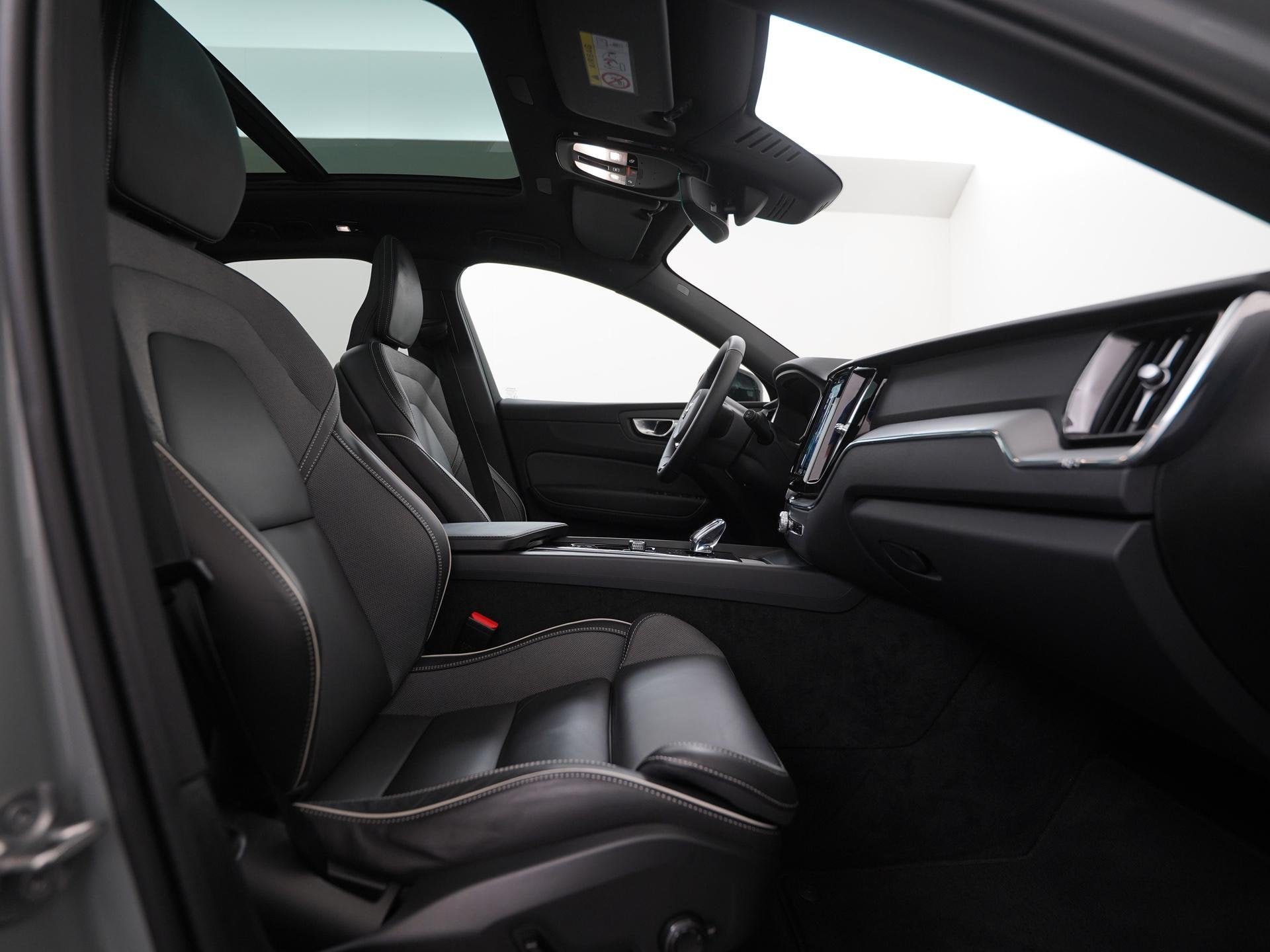 Volvo XC60 T6 Recharge AWD Black Edition Plus | Trekhaak | 2, Auto's, Volvo, Automaat, 12 maanden, Euro 6, 4 cilinders