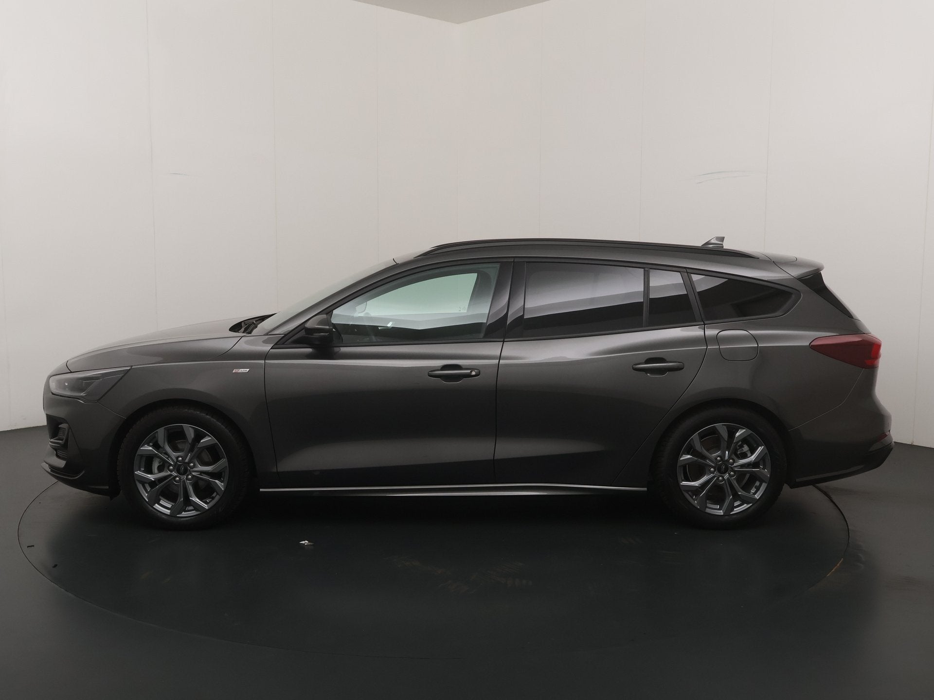 Ford FOCUS Wagon EcoBoost Hybrid 155 pk ST-Line X | Winter P, Auto's, Stof, Gebruikt, 155 pk, Hybride Elektrisch/Benzine