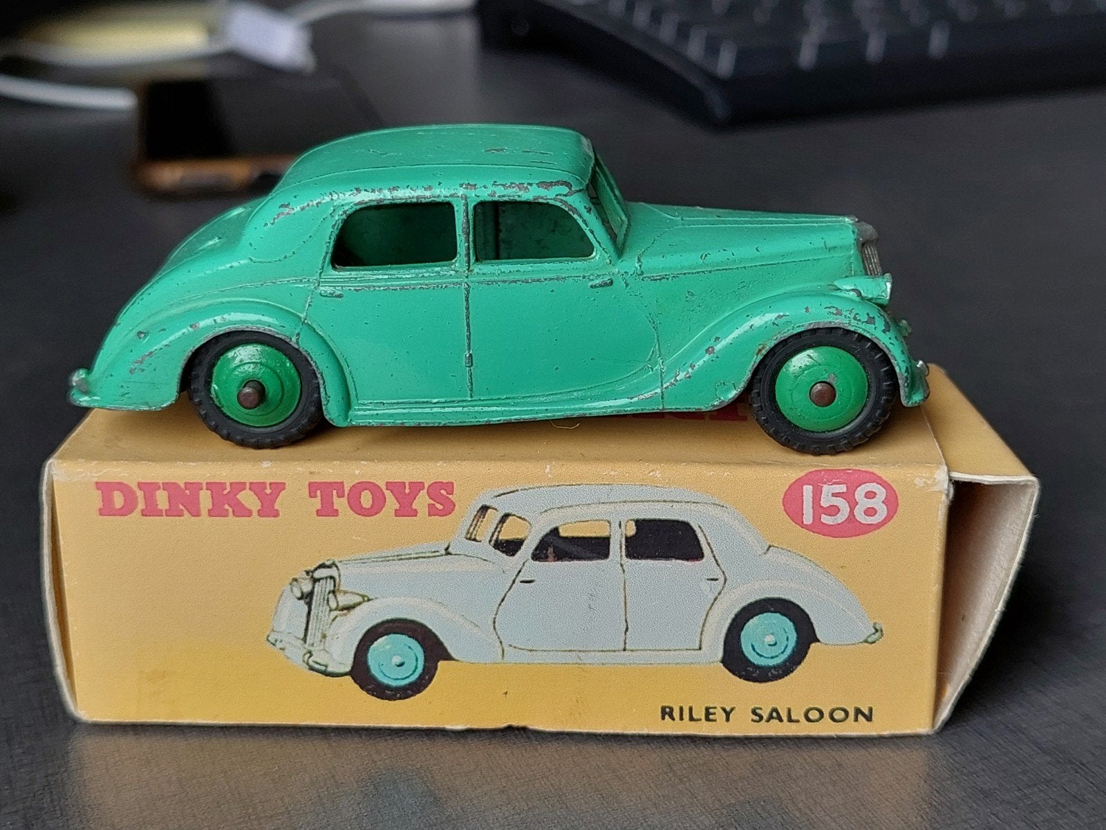 DINKY TOYS RILEY NR 40A MET REPO DOOS, Ophalen of Verzenden, Auto, Dinky Toys