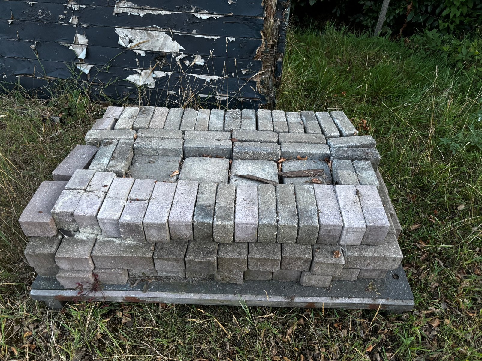 Gratis 10m2 grijze klinkers, Ophalen, Zo goed als nieuw, Beton, Klinkers