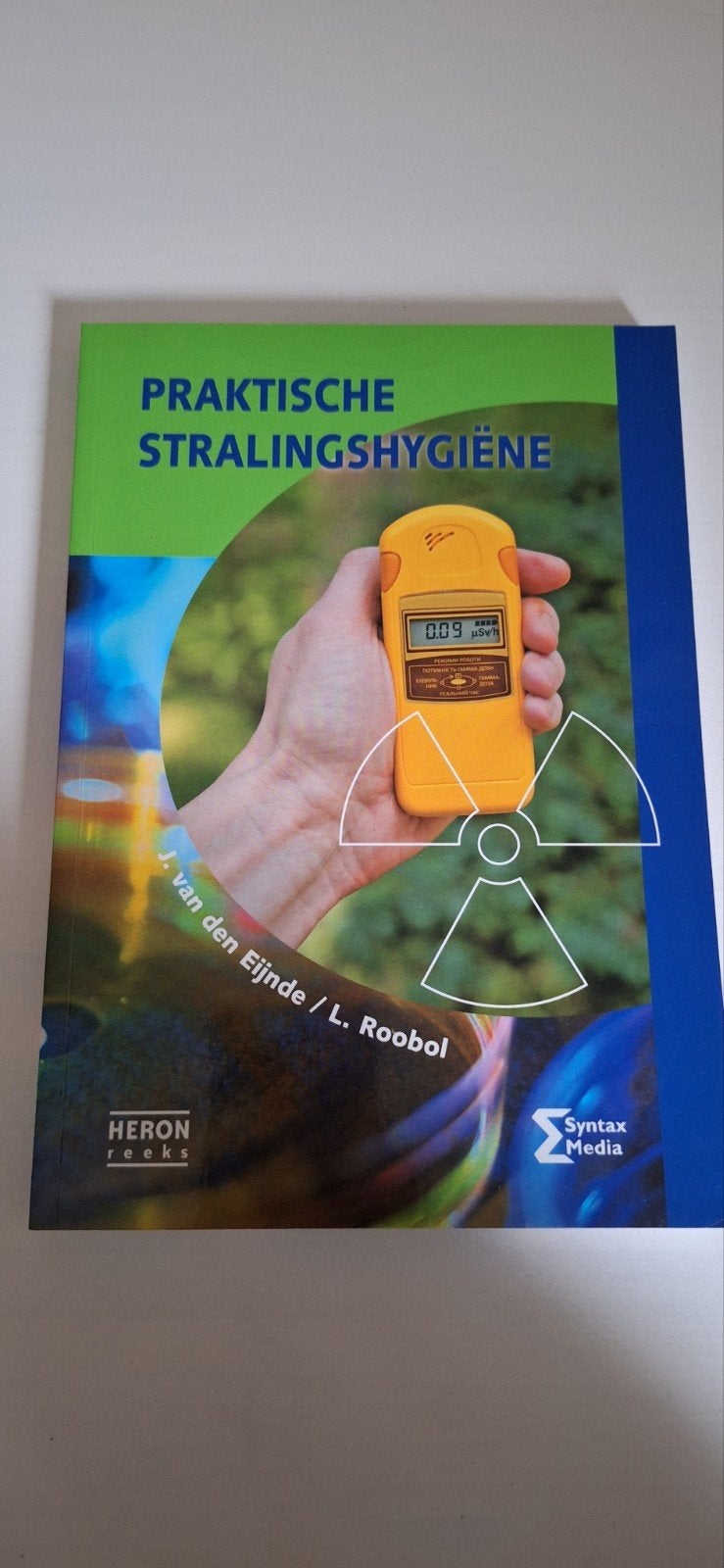 J van den Eijnde - Praktische stralingshygiëne, Boeken, J van den Eijnde; L Roobol, Ophalen of Verzenden, Zo goed als nieuw, Nederlands