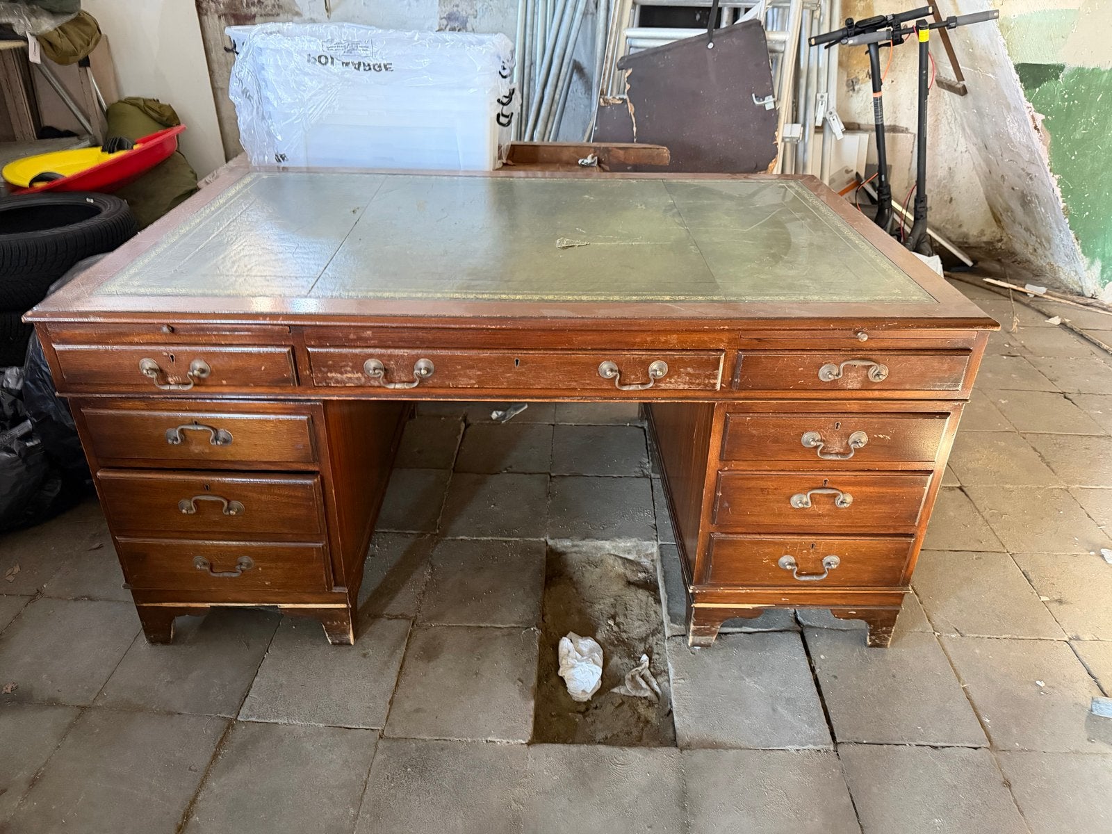 Antiek Mahonie Bureau met Groen Leren Blad, Ophalen