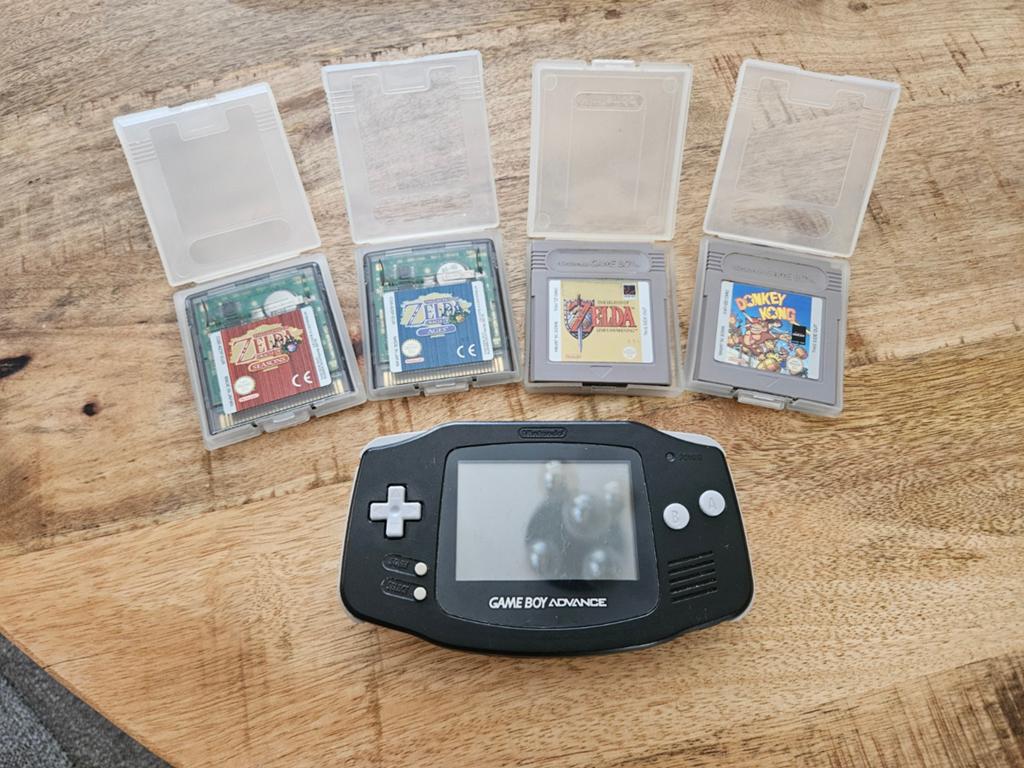 Gameboy Advance met 4 games, Spelcomputers en Games, Spelcomputers | Nintendo Game Boy, Ophalen of Verzenden, Zo goed als nieuw