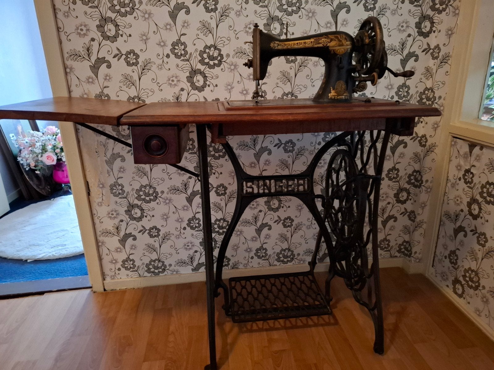 Antieke Singer Naaimachine met Houten Tafel, Ophalen