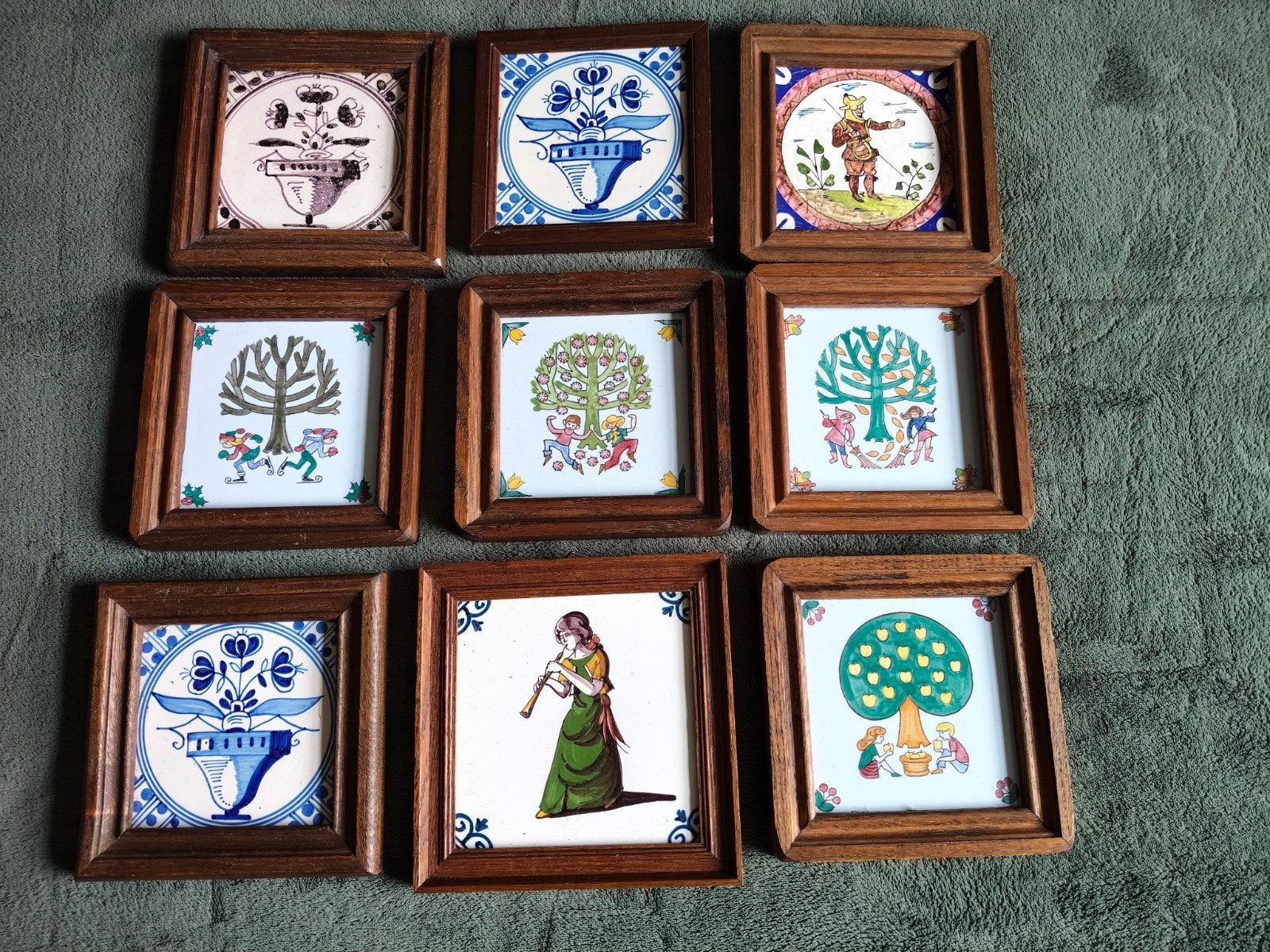 9 oude  tegeltjes in houten frame brocante siertegeltjes, Ophalen of Verzenden