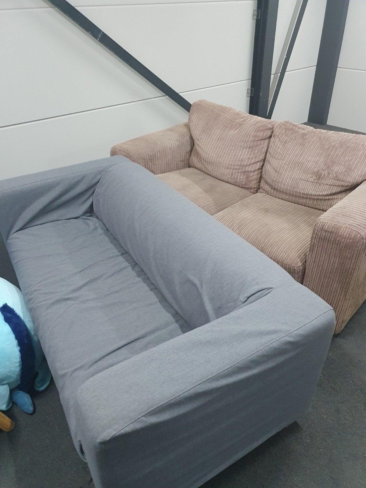 Comfortabele banken: grijs en beige tweezitsbank, Ophalen, Gebruikt, 150 tot 200 cm, Tweepersoons