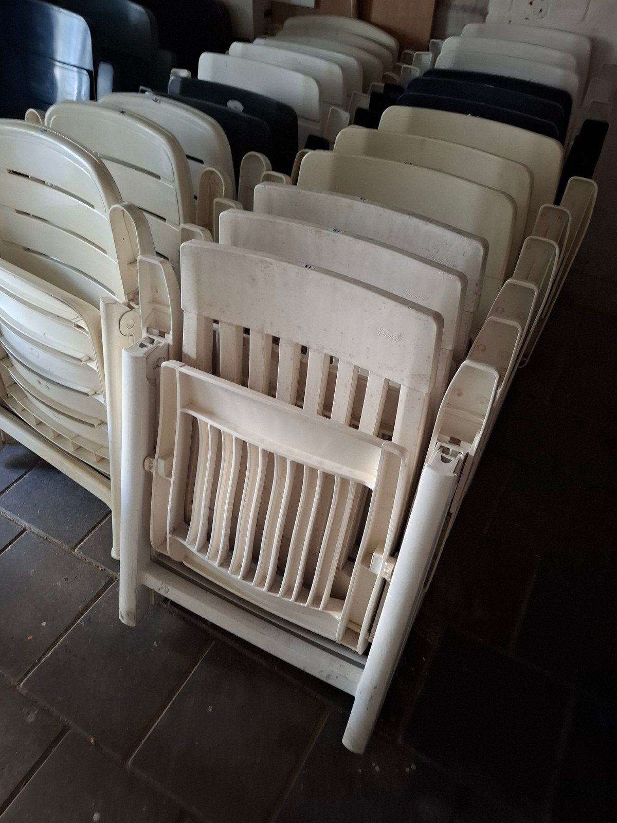 tuinstoelen uitzoeken 2 euro p.st., Ophalen, Kunststof