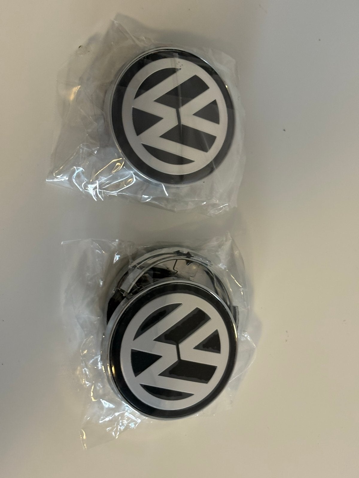 Nieuwe VW wieldopjes / naafdoppen (2 stuks), Auto diversen, Wieldoppen, Nieuw, Ophalen of Verzenden