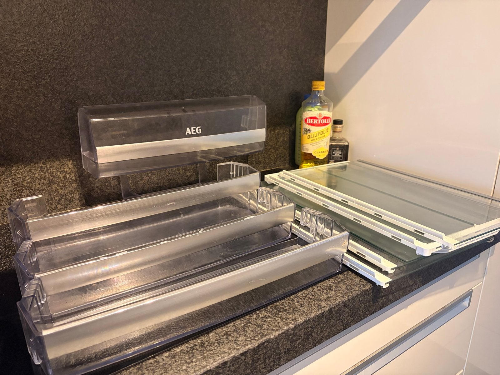 AEG Koelkast onderdelen: 4 glazen leg planken, 3 deurvakken, Ophalen, Zonder vriesvak, Minder dan 85 cm, Minder dan 75 liter