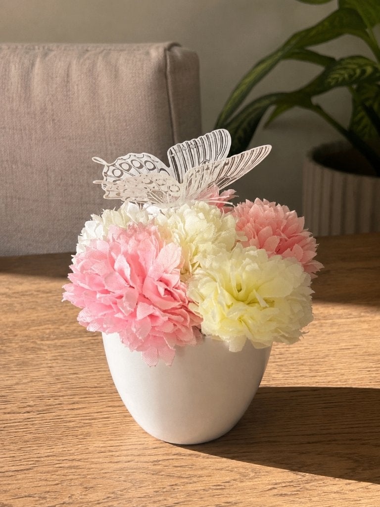 Roze/Wit bloemstuk met vlinder, Binnen, Roze, Verzenden, Nieuw