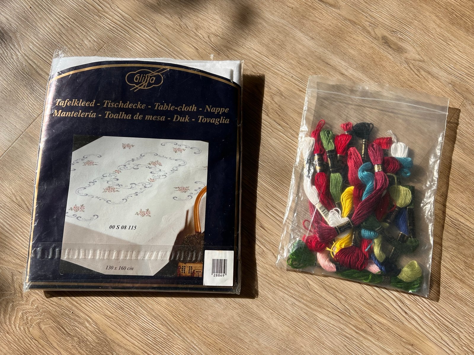Borduurpakket Tafelkleed Gliffa met borduurgaren, Hobby en Vrije tijd, Ophalen of Verzenden, Nieuw, Handborduren, Borduurpakket