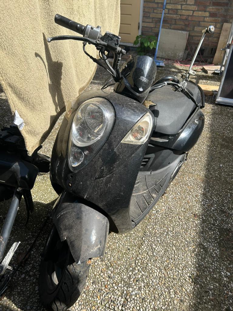 Sym mio, Ophalen of Verzenden, Zo goed als nieuw, Benzine, Mio