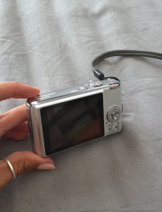 Panasonic Lumix DMC-FX01 Digital Camera + 3 SD Cards – €65, Ophalen of Verzenden, Overige Merken, 8 keer of meer