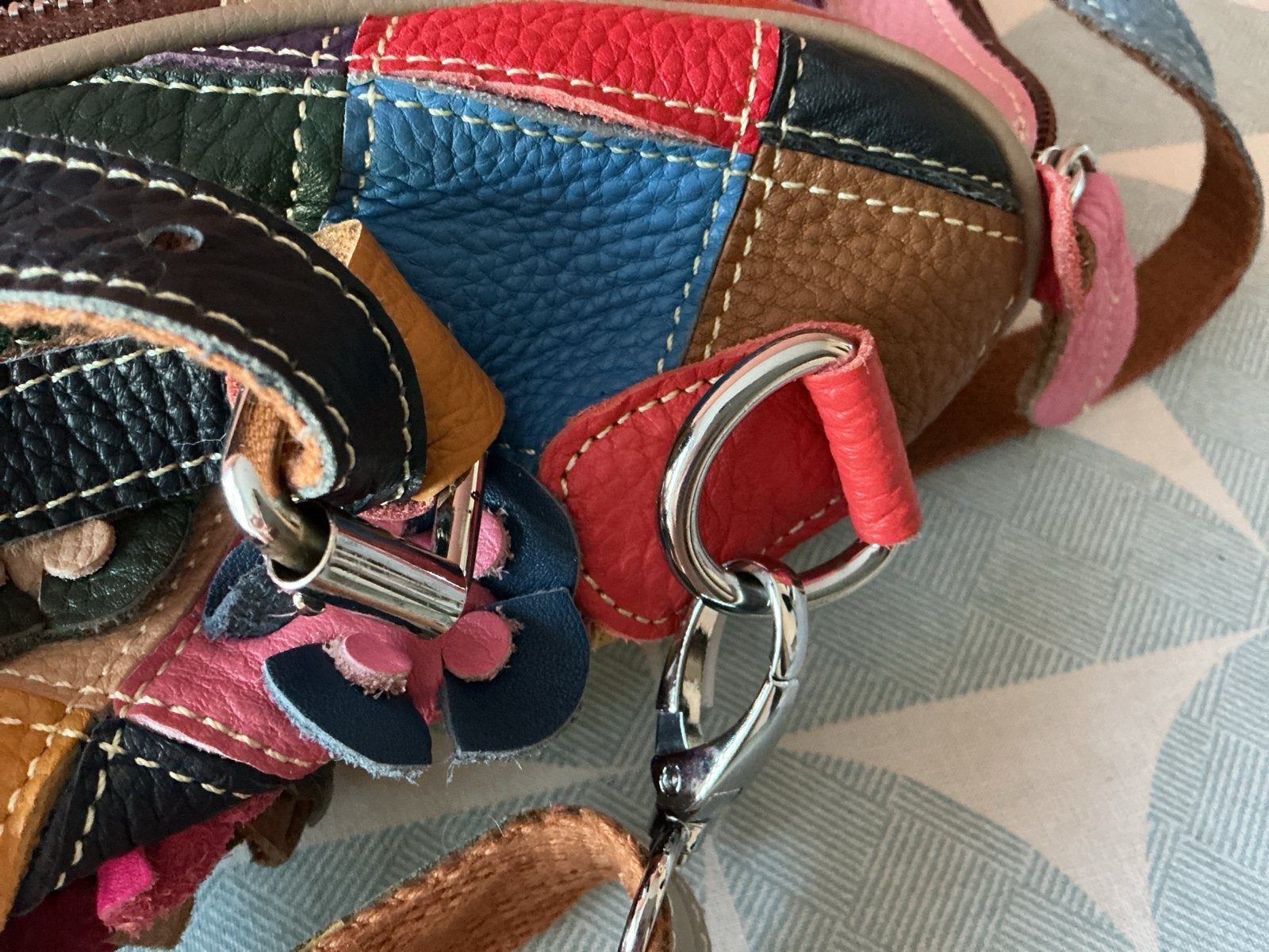 Kleurrijke handtas met bloemdetails en patchwork, Ophalen, Zo goed als nieuw, Overige kleuren, Handtas