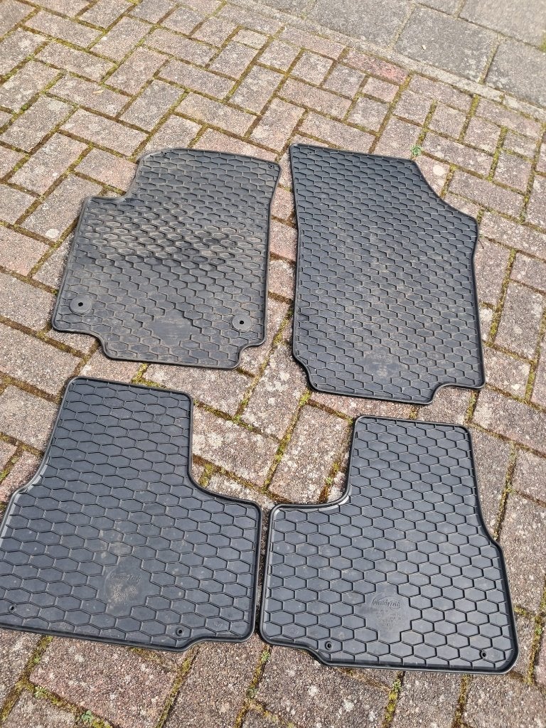 Rubber automatten voor VW UP, Ophalen, Zo goed als nieuw
