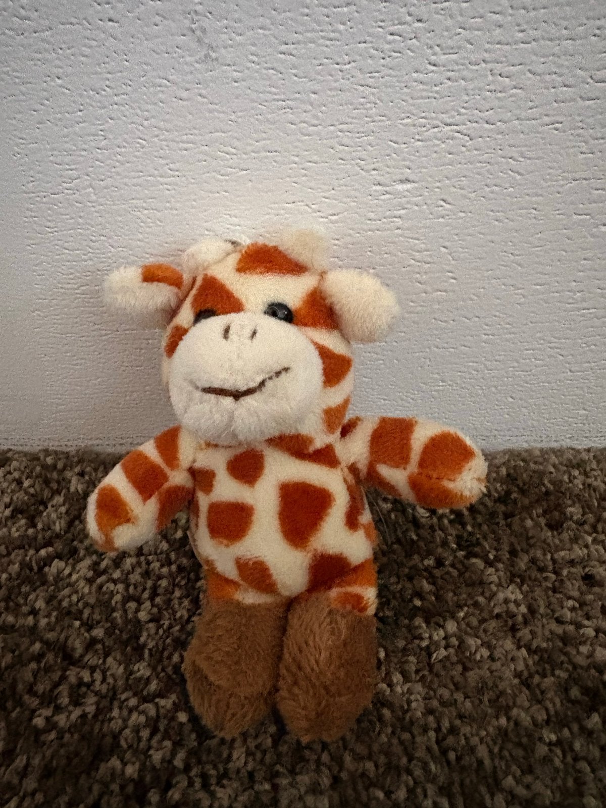 Leuke giraffe knuffel sleutelhanger, Giraf, Ophalen of Verzenden, Meerkleurig, Klein (minder dan 20 cm)