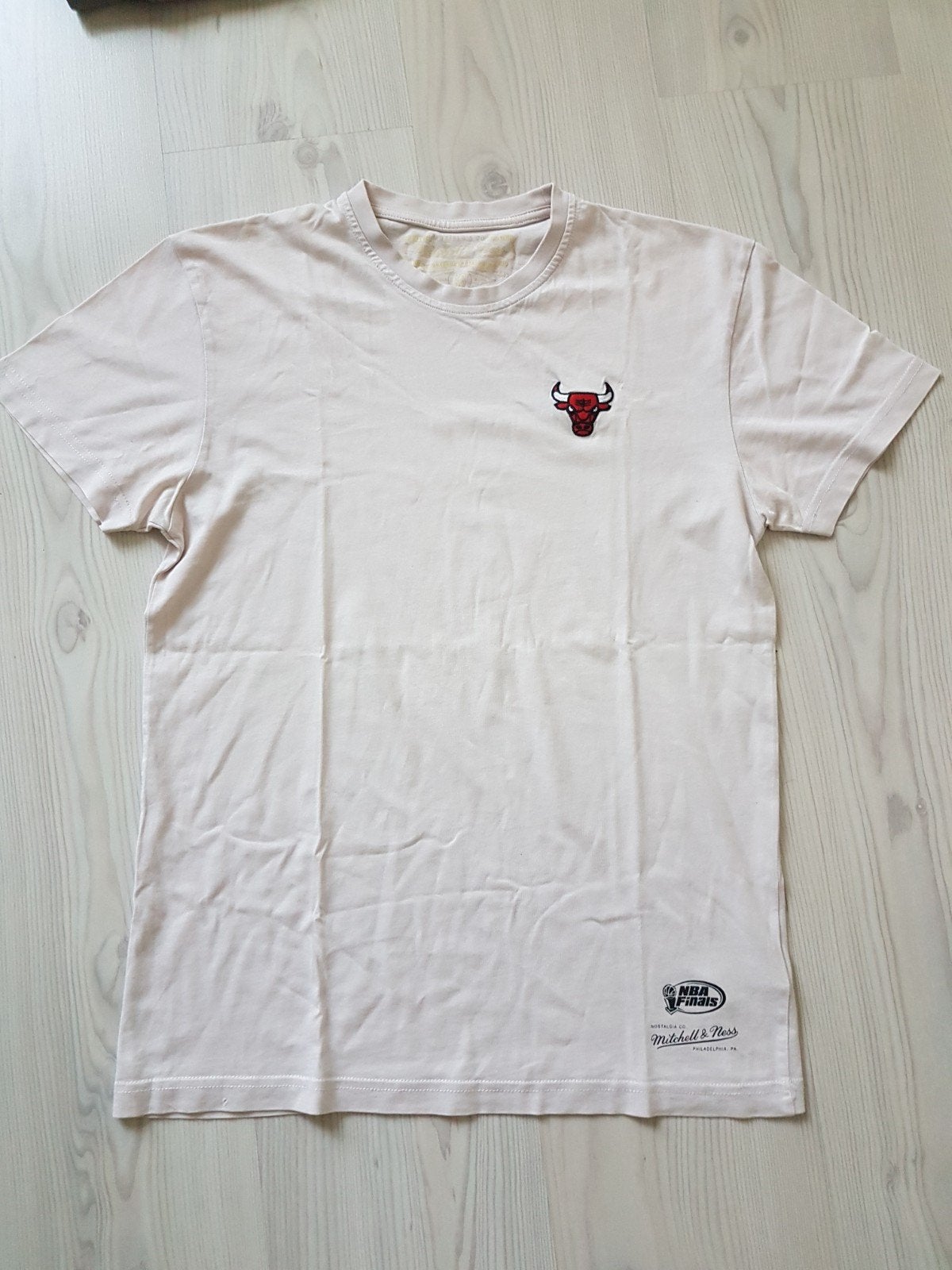Mitchel & Ness heren t-shirt in size small/med, Ophalen of Verzenden, Zo goed als nieuw, Maat 46 (S) of kleiner, Wit