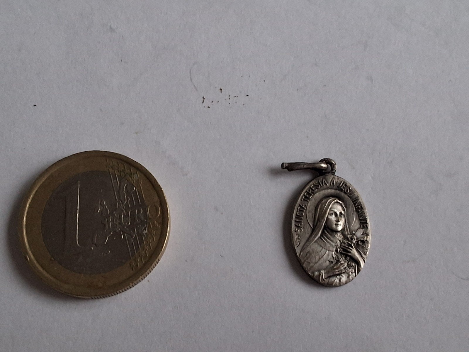 Vintage Katholieke Medaille Sint Theresia van Lisieux, Ophalen of Verzenden