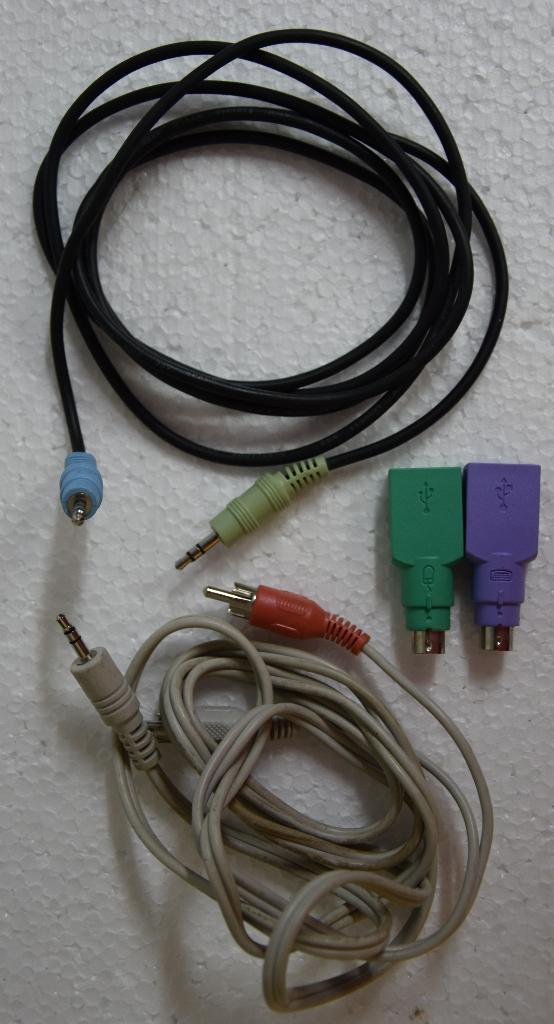 4x kabels audio tv computer muis toetsenbord snoeren, Ophalen of Verzenden, Zo goed als nieuw, Minder dan 2 meter, Overige kabels