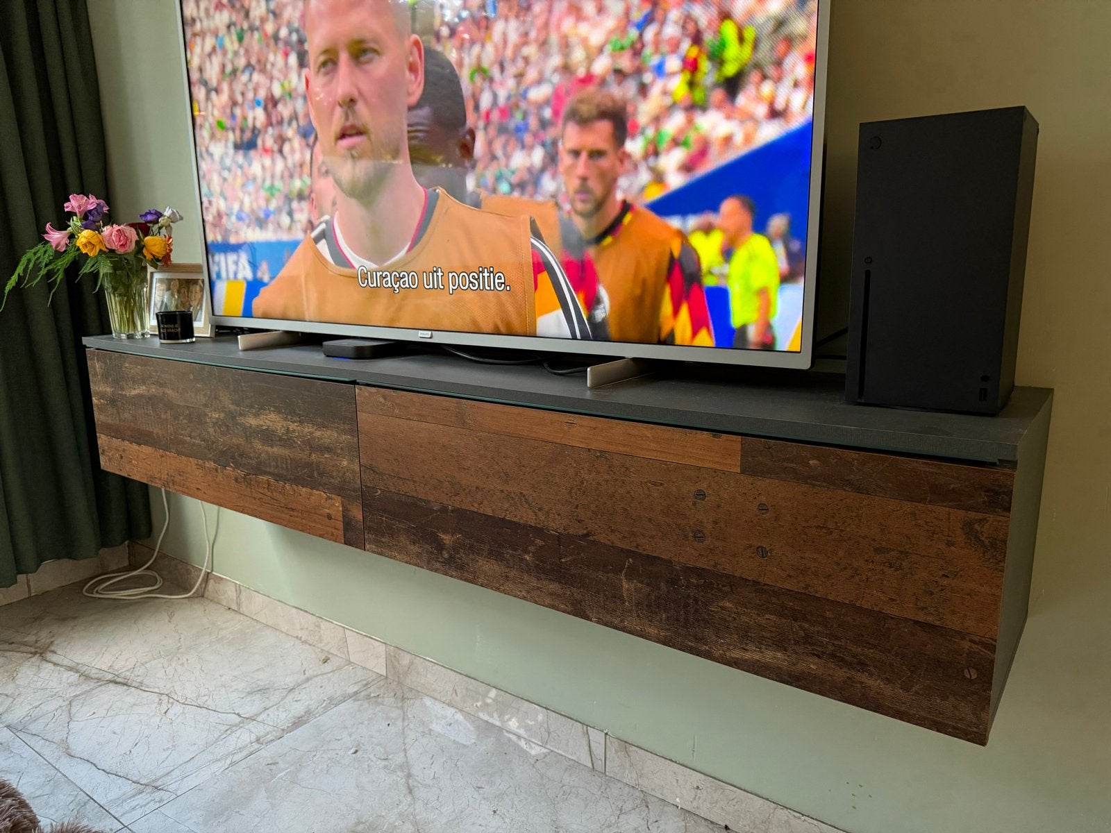 Tv meubel mango hout met klapdeurtjes en ledverlichting, Ophalen, Gebruikt, 150 tot 200 cm, Minder dan 100 cm
