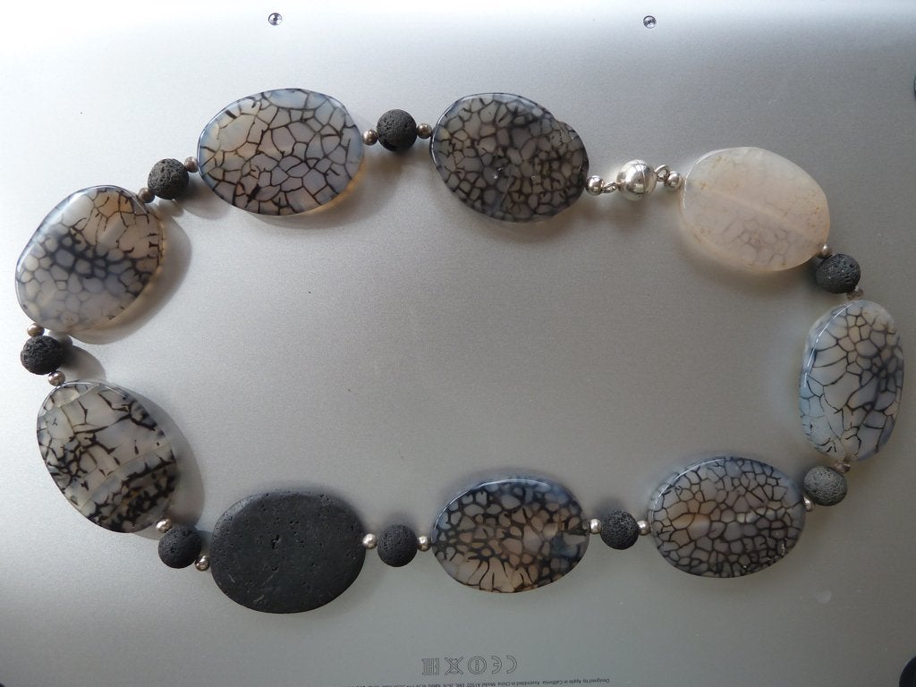 Fraai mosagaat + lava steen collier, magneet sluiting, Sieraden, Tassen en Uiterlijk, Verzenden, Zo goed als nieuw, Steen of Mineraal