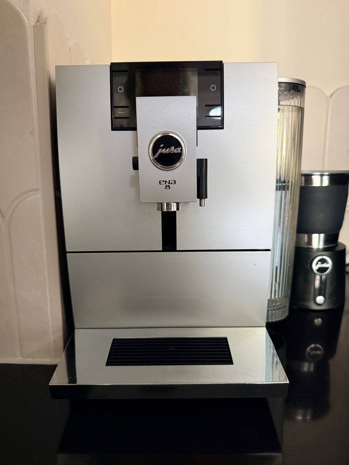 Jura ENA 8 koffiemachine met melkopschuimer, Witgoed en Apparatuur, Koffiezetapparaten, Afneembaar waterreservoir, Gebruikt, Koffiemachine