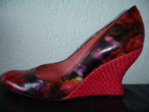 Schitterende rood pumps van het merk Audley, Kleding | Dames, AUDLEY, Verzenden, Gedragen, Rood