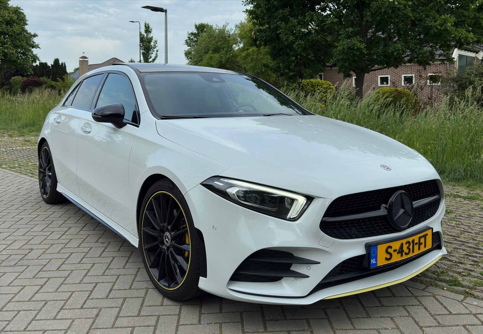 Mercedes A 200 163pk | AMG | Pano| Burm | Edition 1| Night |, 4 cilinders, 75 €/maand, Particulier, 1600 kg