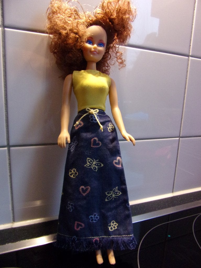 Vintage Avenue Barbie kleertjes spijkerrokje en shirtje, Ophalen of Verzenden, Zo goed als nieuw, Fashion Doll