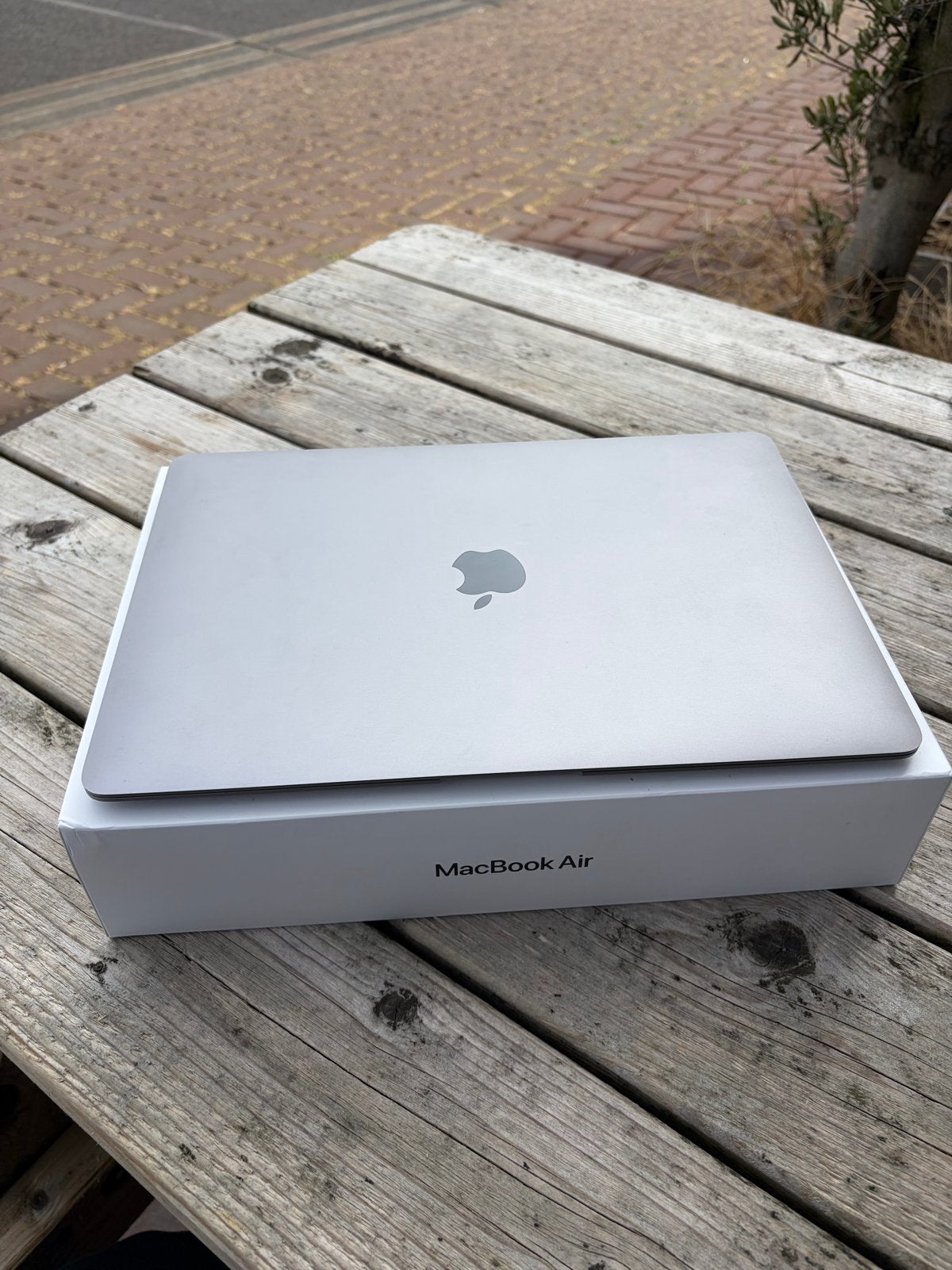 Foto 2 van MacBook Air M1 2020 – 13”, 256GB, 8GB RAM