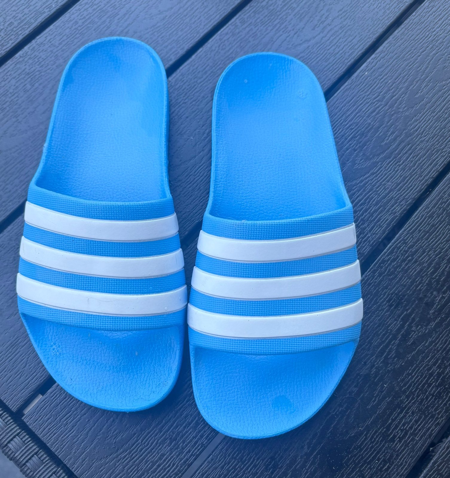Nieuwe Adidas slippers, Slippers, Blauw, Nieuw, Ophalen of Verzenden