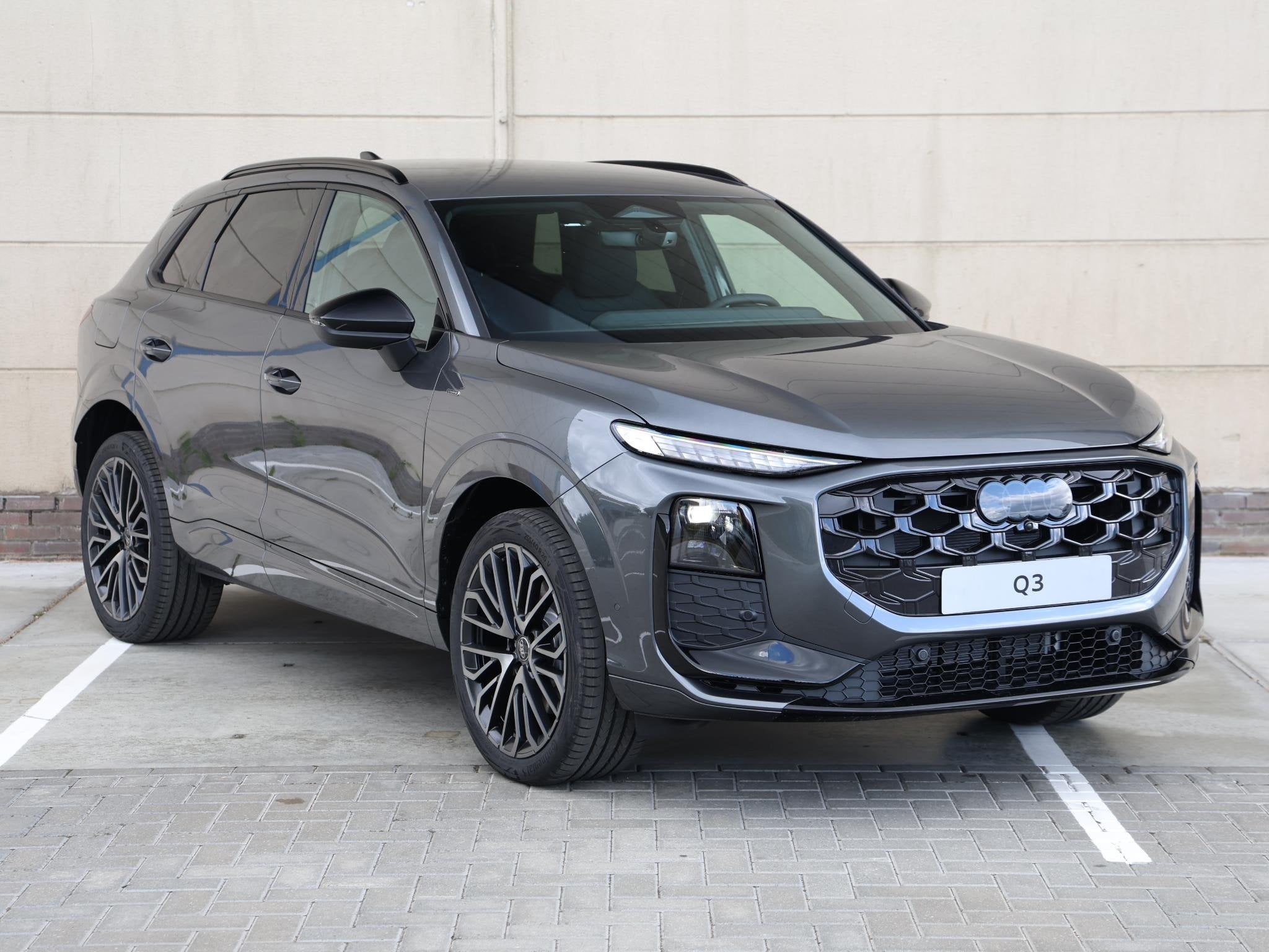 Audi Q3 S edition e-hybrid 272 PK SUV | Tech plus pakket | O, Auto's, 1800 kg, 1498 cc, 4 cilinders, 150 min