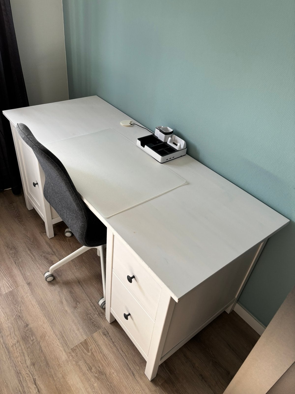Wit bureau (zonder stoel), Ophalen, 155 cm, Schoolbureau, Zo goed als nieuw