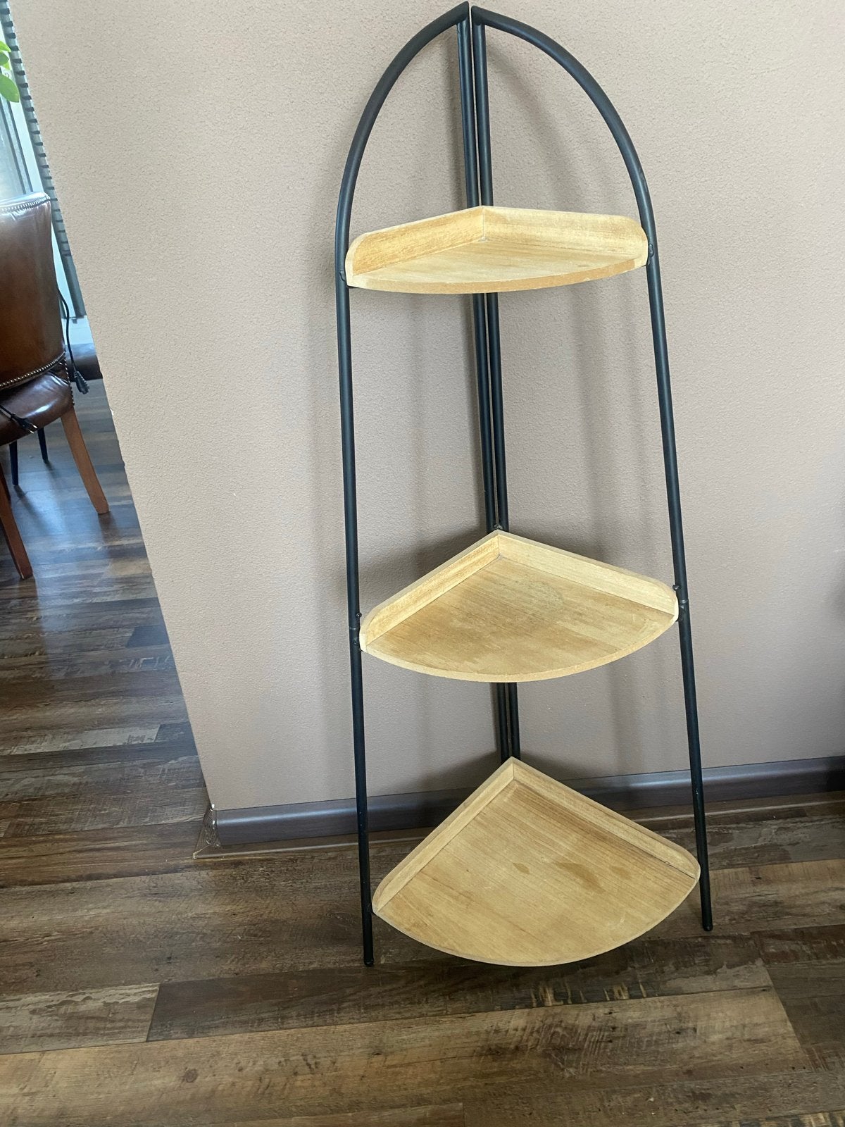Hoekrekje met 3 houten plankjes - 104 cm hoog, Ophalen, Gebruikt