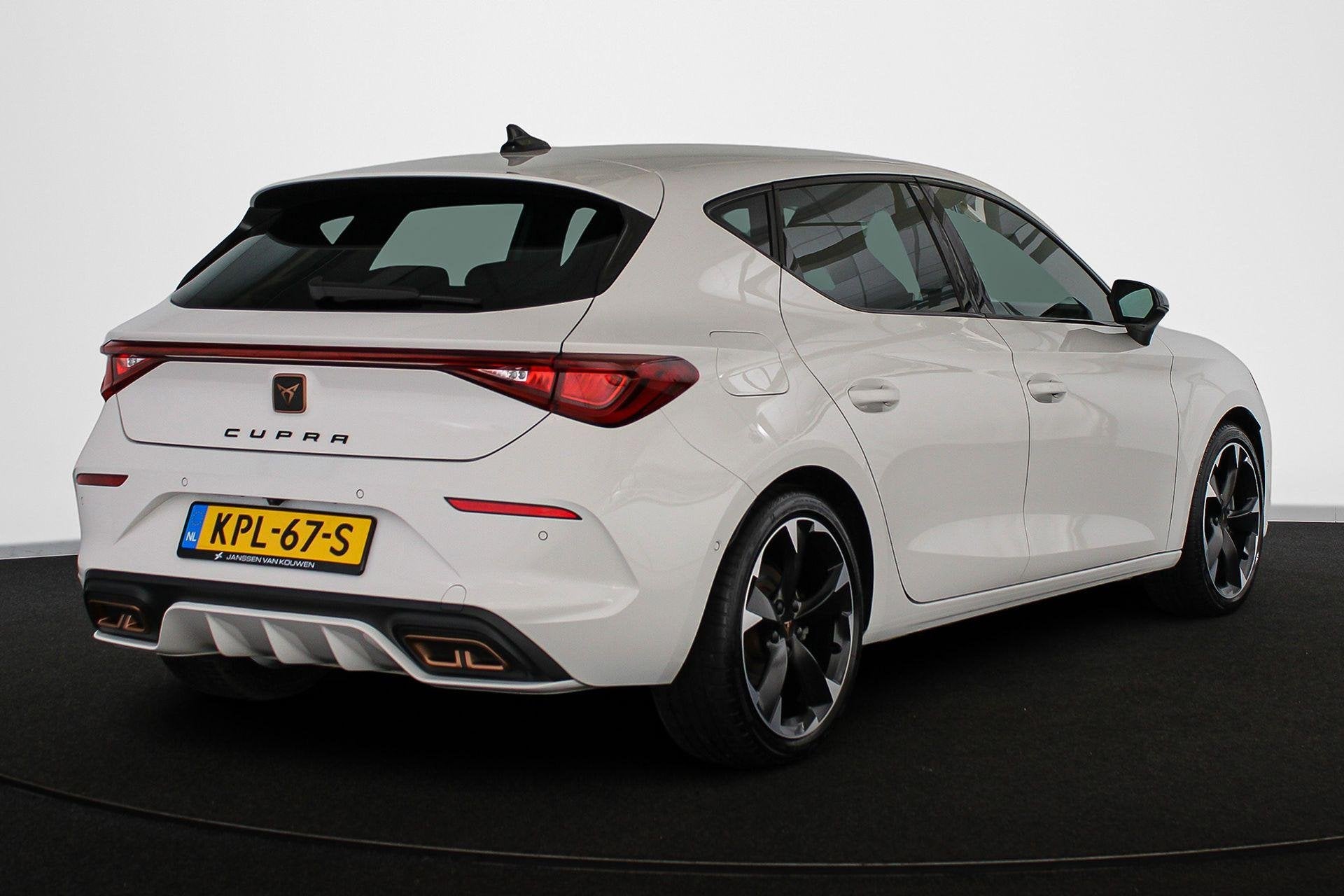 CUPRA Leon 1.4 e-Hybrid Stoel-Stuur-Voorruitverwarming Apple, Auto's, Stof, 4 cilinders, Leon, Wit