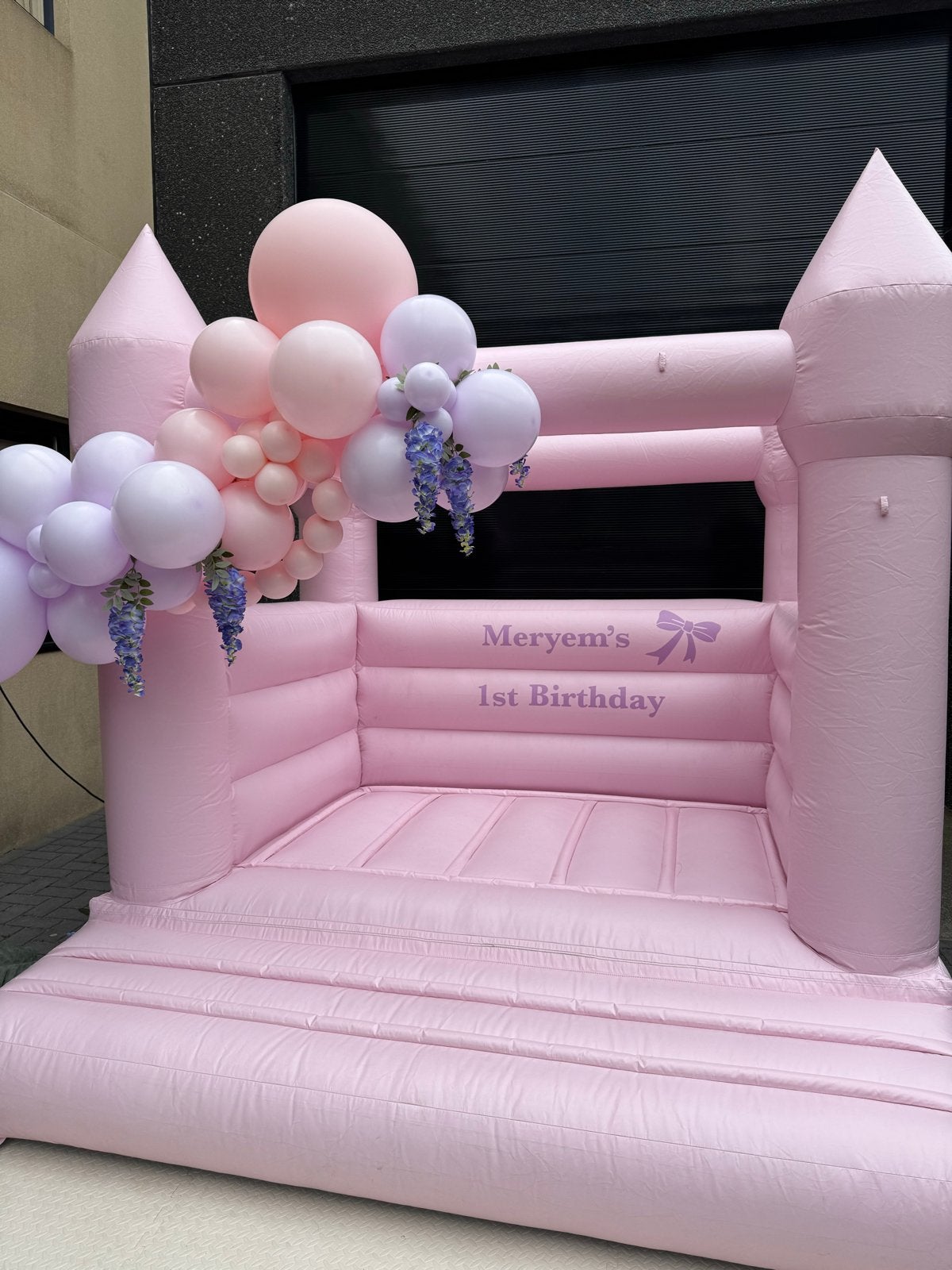 Prachtig baby roze springkussen te huur, Ophalen, Zo goed als nieuw