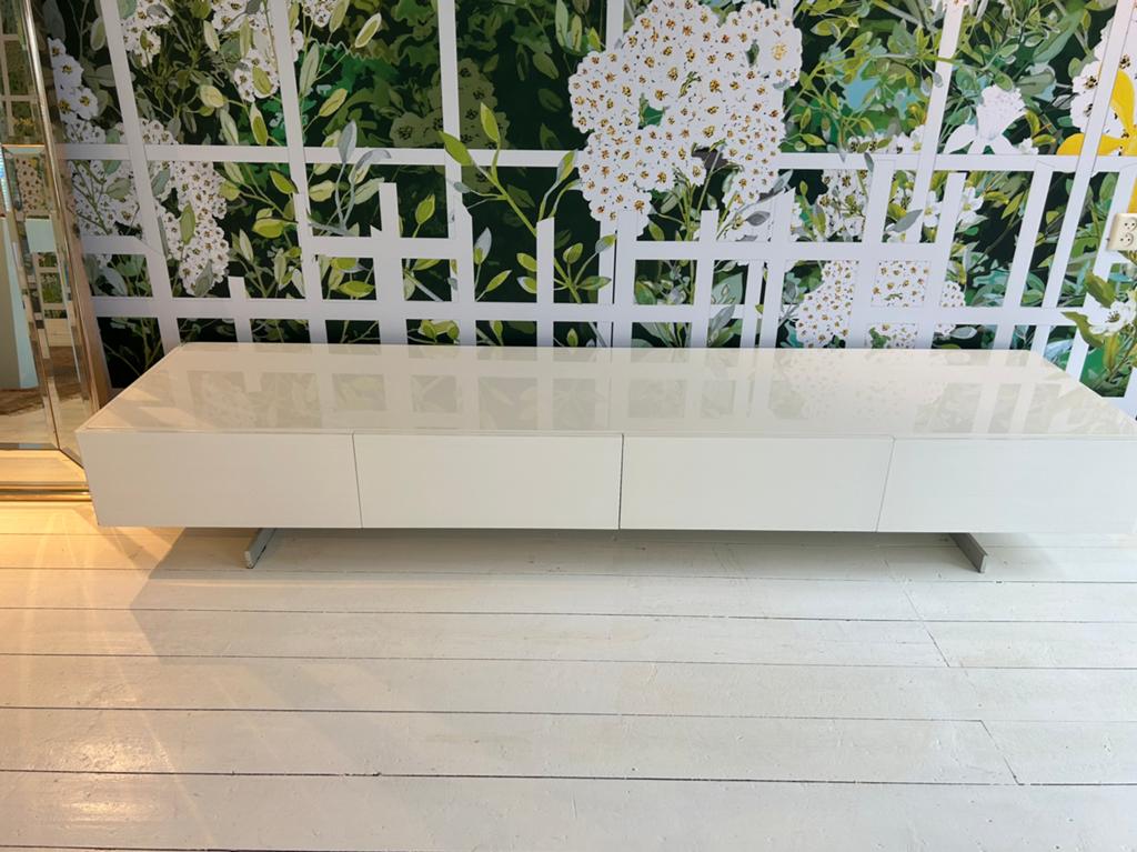 Wit strak hoogglans  tv meubel dressoir, Ophalen of Verzenden, Zo goed als nieuw, 25 tot 50 cm