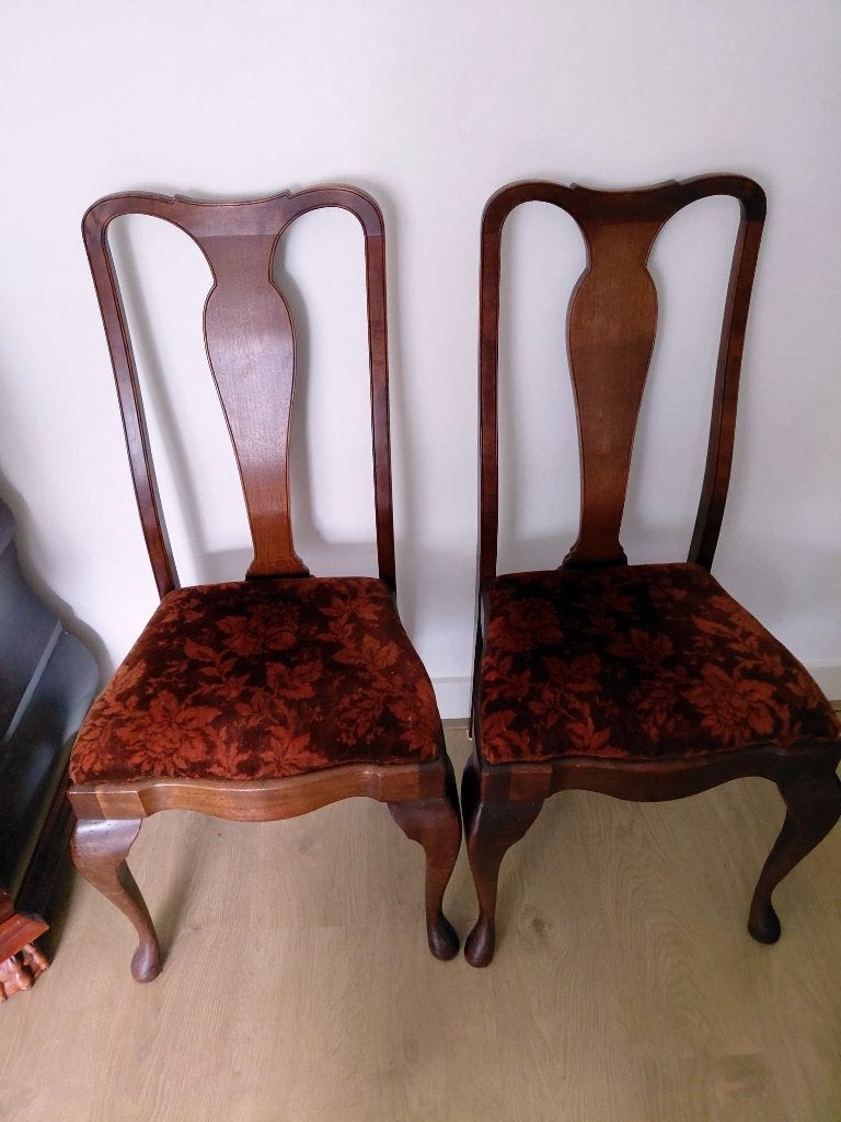 Twee eetkamer stoelen, Ophalen