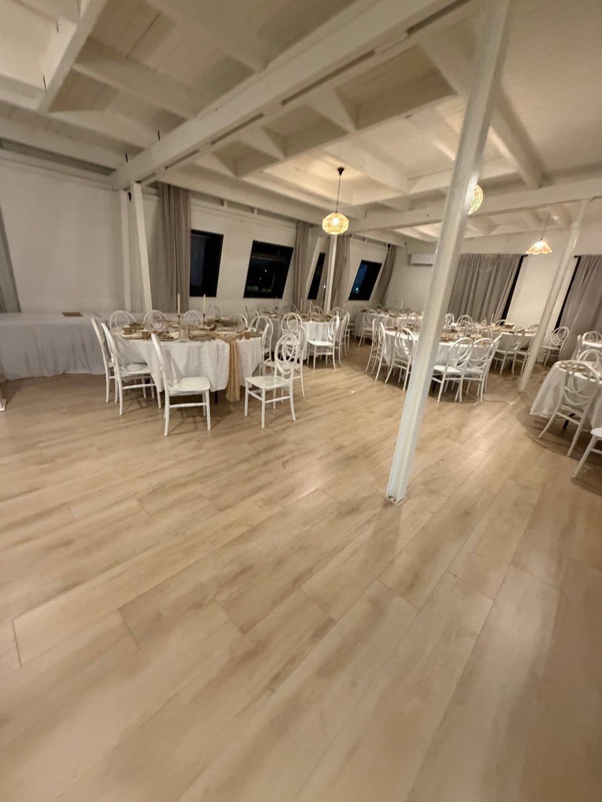 Elegante Witte Stoelen voor Evenementen en Horeca, Ophalen, Wit, Zo goed als nieuw, Vijf, Zes of meer stoelen