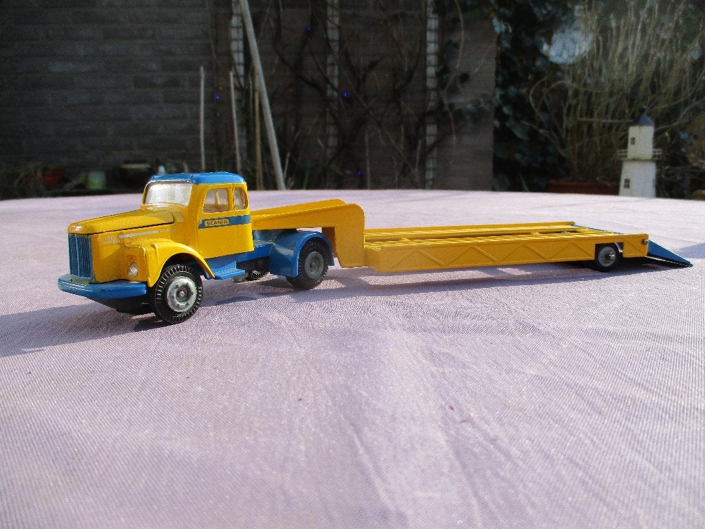 Tekno Scania Vabis 110 super met dieplader demo, Hobby en Vrije tijd, Modelauto's | 1:50, Verzenden, Zo goed als nieuw, Bus of Vrachtwagen