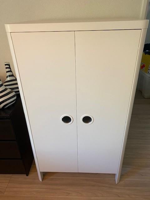 BUSUNGE - kast, Ophalen, Kunststof, 50 tot 100 cm, Zo goed als nieuw