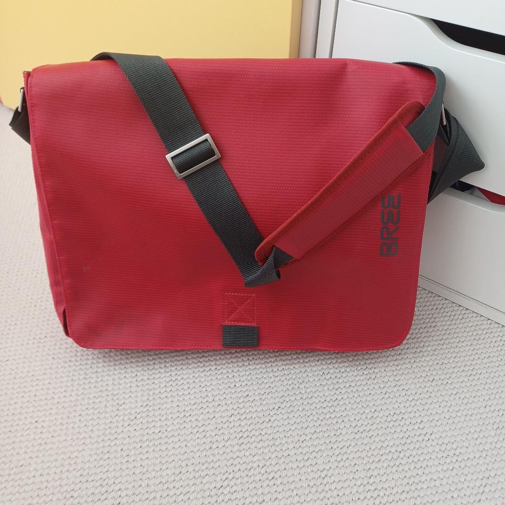 Laptop tas rood - merk BREE - duurzaam materiaal / geen leer, Overige merken, Ophalen of Verzenden, Zo goed als nieuw, Leer