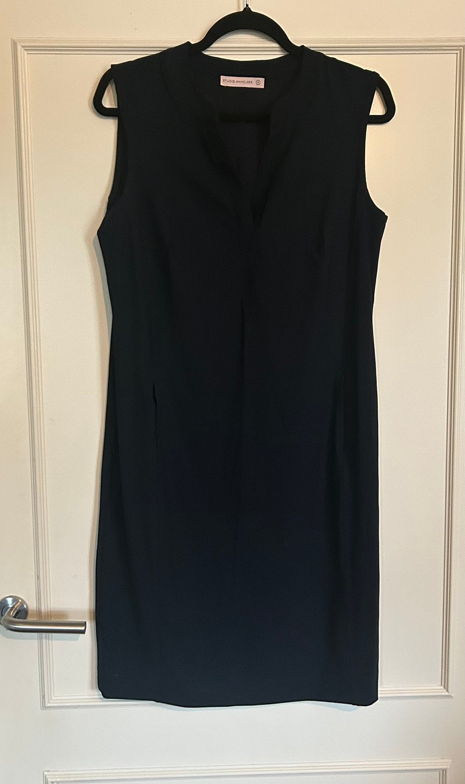 Dark Blue Studio Anneloes Simplicity Sleeveles Jurkje in M, Maat 38/40 (M), Zo goed als nieuw, Boven de knie, Verzenden