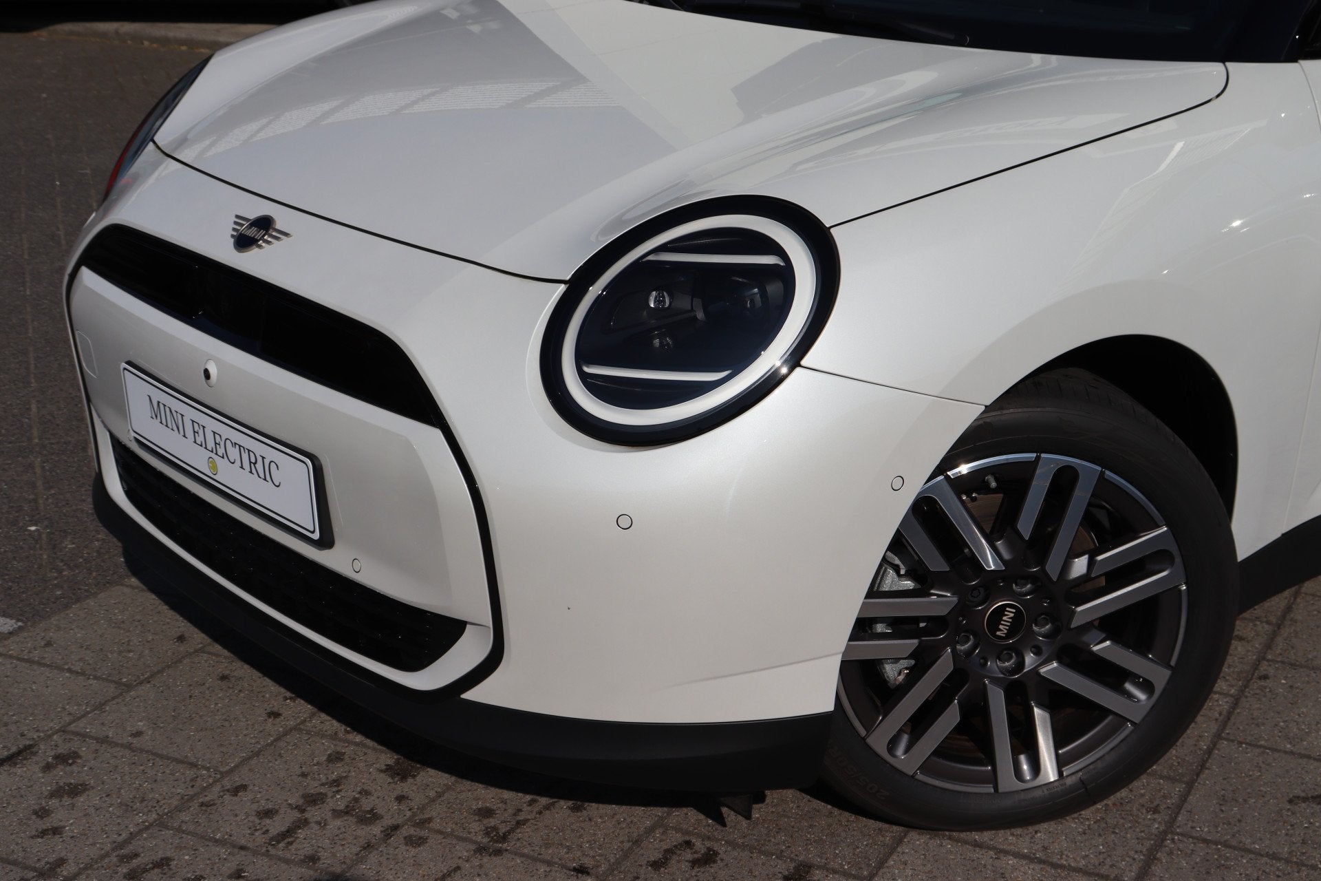 MINI Hatchback Cooper E / Classic / Pakket L / 17 inch Paral, Auto's, Dealer onderhouden, Stof, Zwart, 4 stoelen