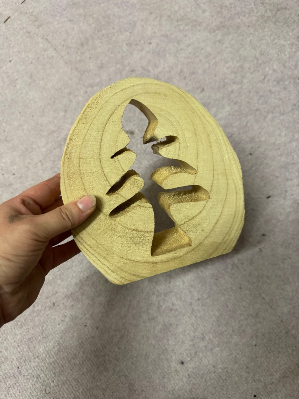 Houten decoratie schijf met uitgesneden boom, Ophalen of Verzenden, Zo goed als nieuw