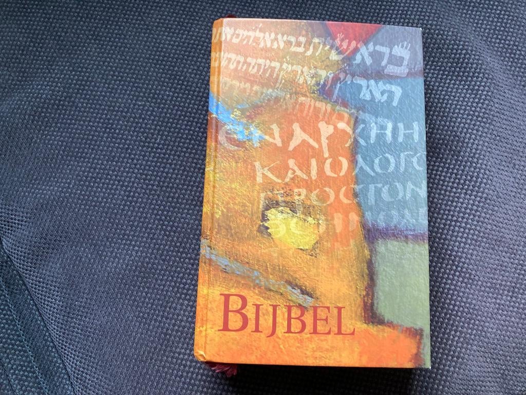 🛐 de nieuwe Bijbel vertaling, Boeken, Ophalen of Verzenden, Gelezen