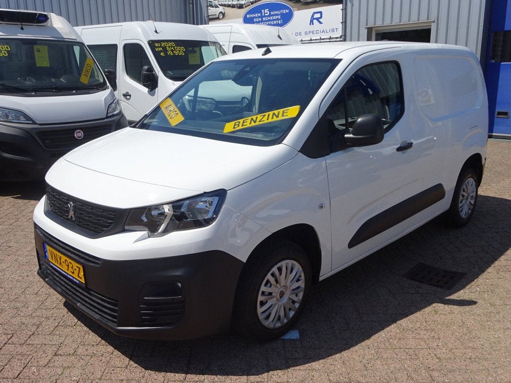 Peugeot Partner 1.2 PureTech Pro BENZINE AIRCO NAVI CRUISE C, Auto's, Bestelauto's, Voorwielaandrijving, Gebruikt, 1199 cc, Wit