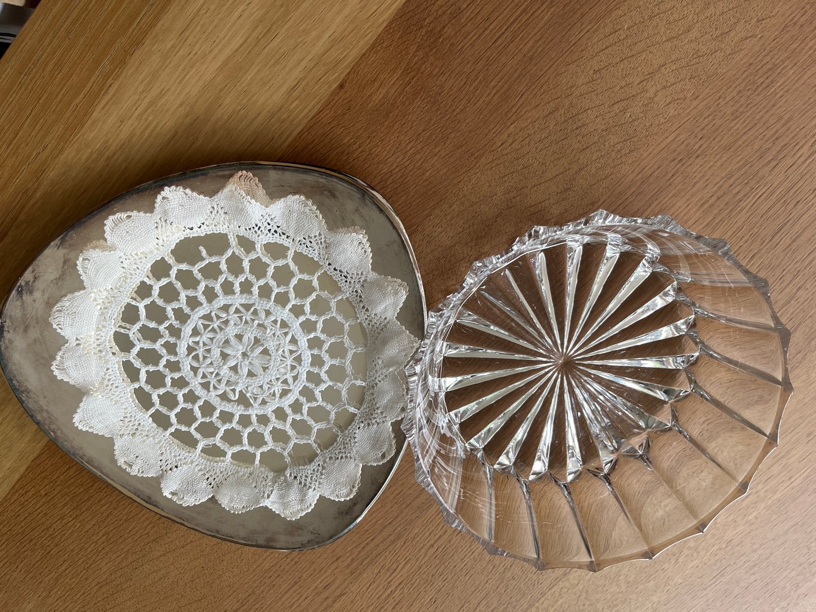 Vintage schaal met gehaakt kleedje en verzilverde schaal, Antiek en Kunst, Antiek | Glas en Kristal, Ophalen of Verzenden