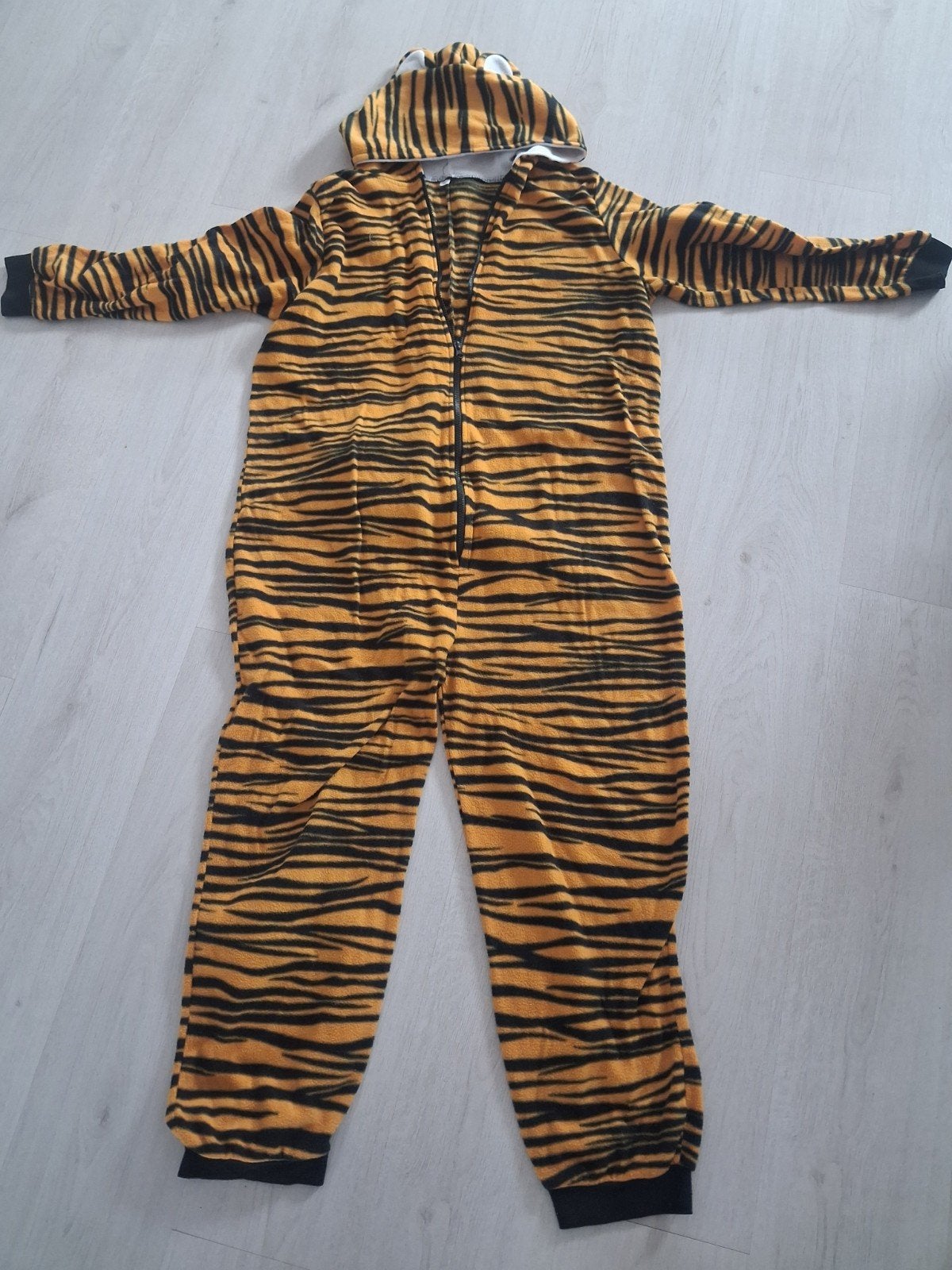 Tijger onesie maat 146/152, Kinderen en Baby's, Carnavalskleding en Verkleedspullen, Ophalen of Verzenden, Gebruikt, 146 t/m 152
