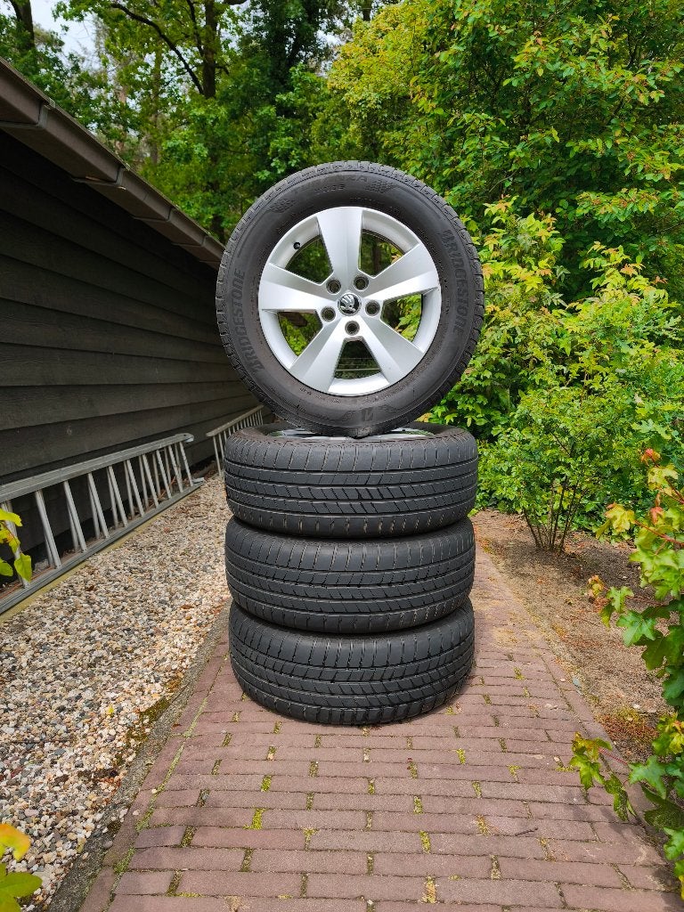 Skoda Superb 16" velgen, 215 mm, Velg(en), 16 inch, Ophalen of Verzenden